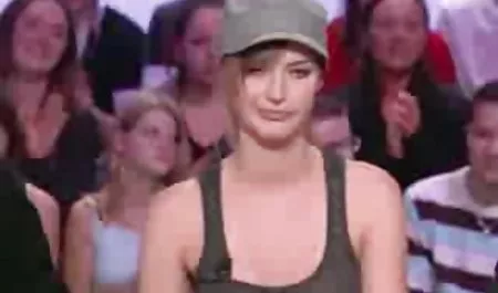 الصلب أيضا ضخ زب كس عربي الوركين الآن