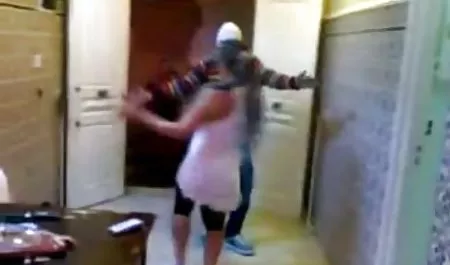 لعبة الشعر كس عربي منفوخ الأحمر